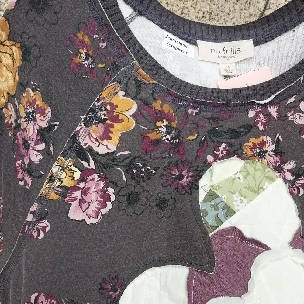 3244 Size XL No Frills Upcycled Sweat Shirt With Quilted Flower Insert. - Picture 4 of 8